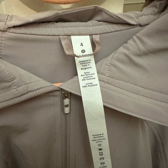 lululemon Pack It Up Jacket Size 4 EUC - Picture 5 of 5